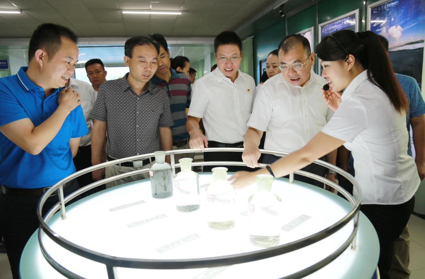 2016年9月，时任湖南省怀化市委常委、组织部部长，现任郴州市市委常委、组织部部长江波莅临开云网页版视察.JPG