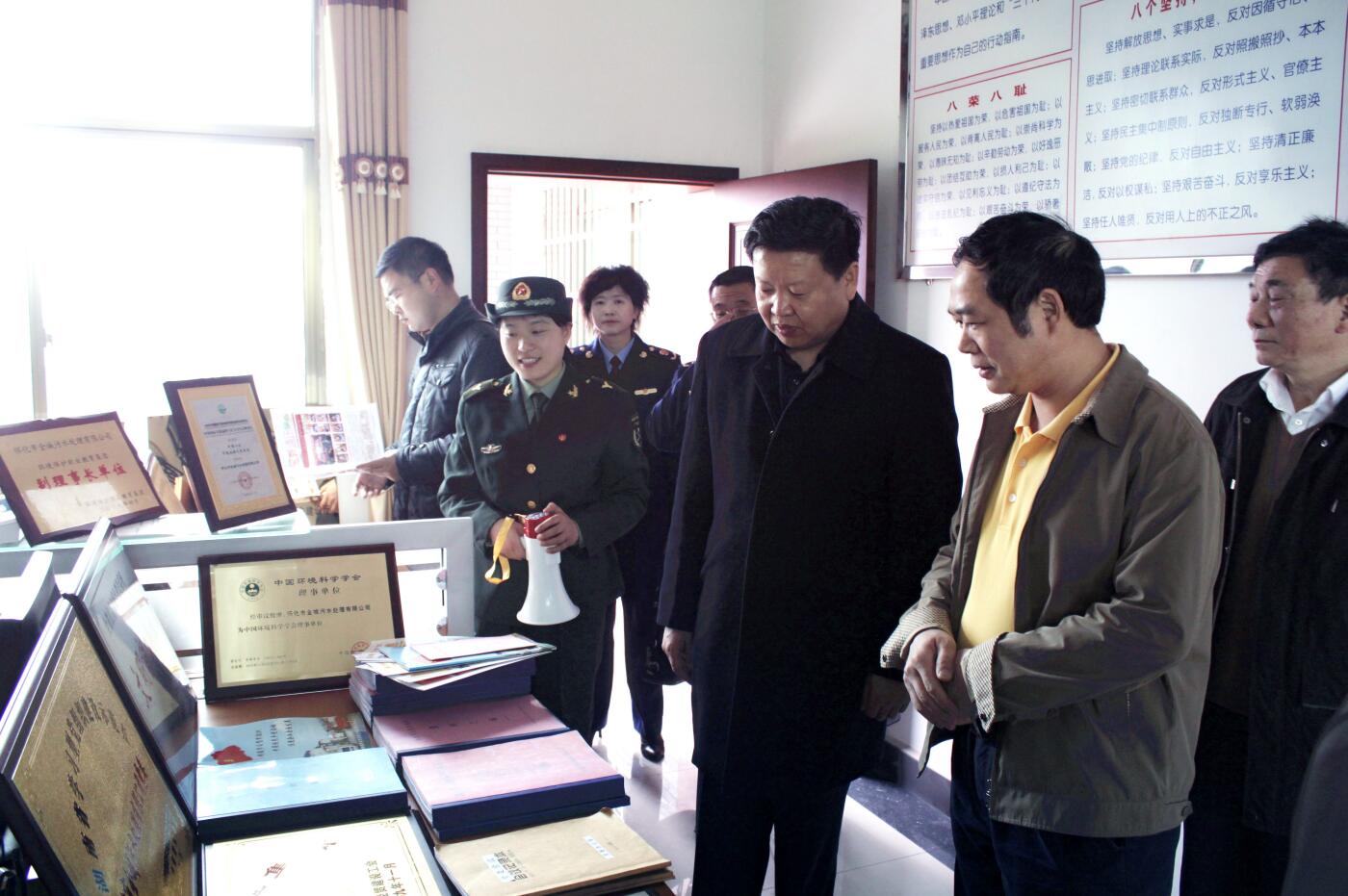2011年3月，国家工商局总局个体司司长李玉家受中央组织部委托视察开云网页版党建工作.JPG