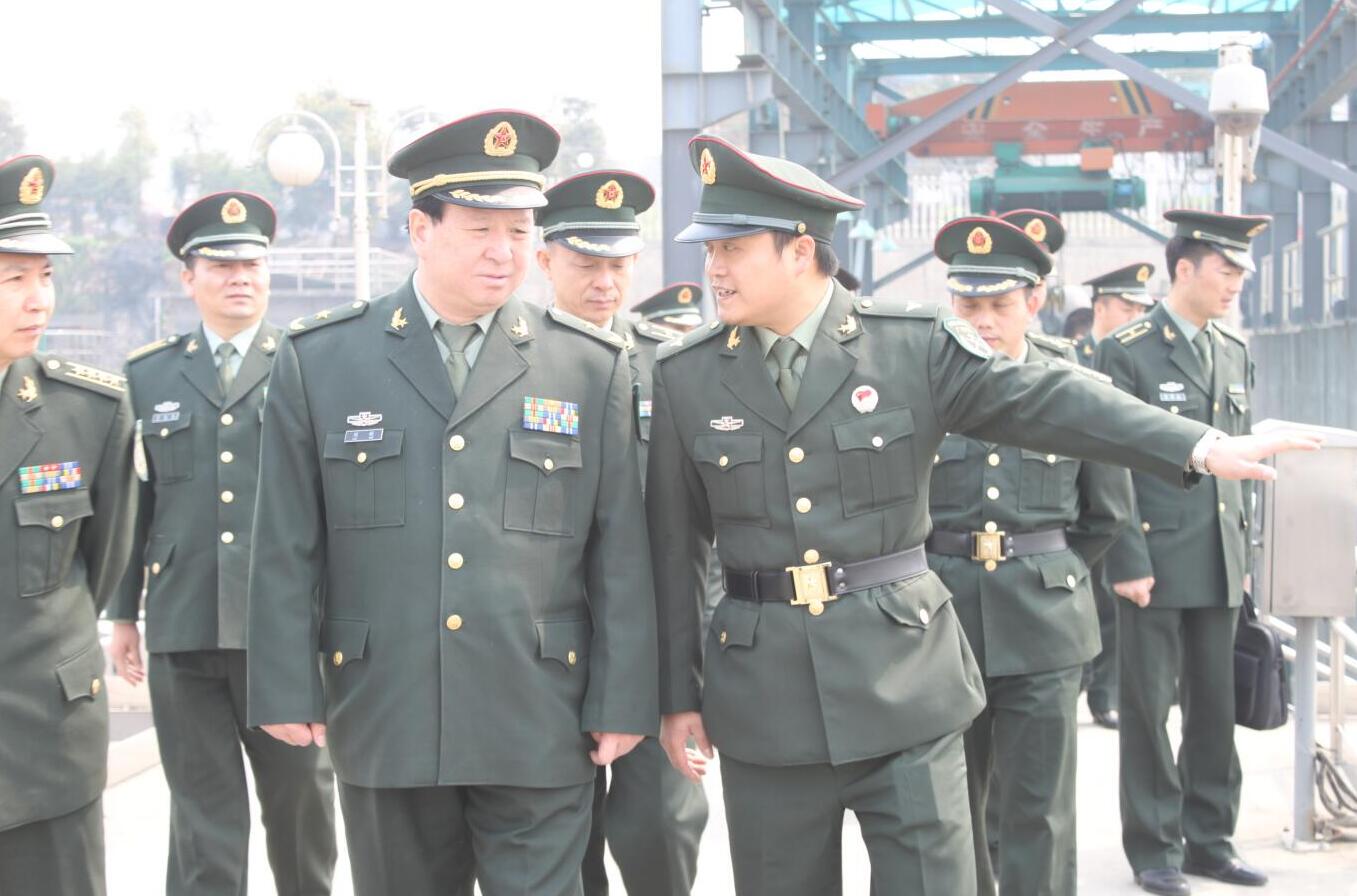 2011年3月，时任省军区政治部原主任刘新将军莅临开云网页版视察.jpg