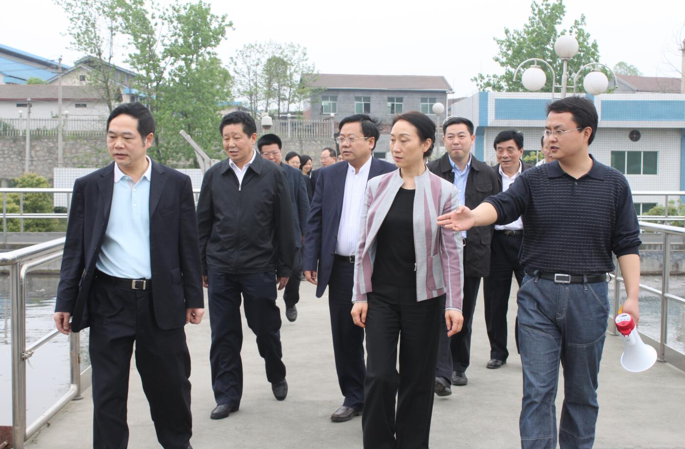 2011年4月，省政协主席，时任省委常委、统战部部长李薇薇来开云网页版视察.JPG