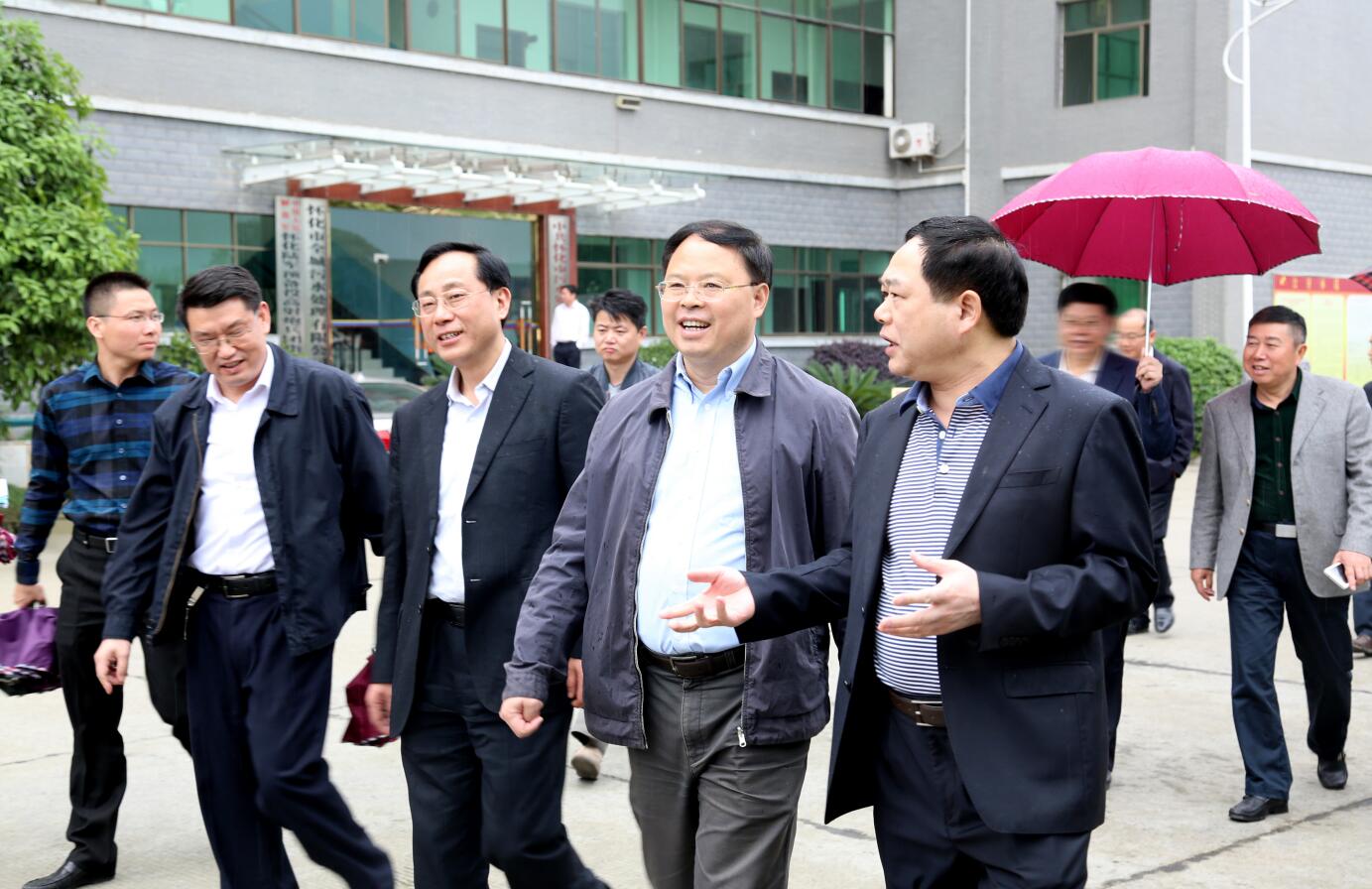2015年4月，省委常委副省长张剑飞莅临开云网页版视察.JPG
