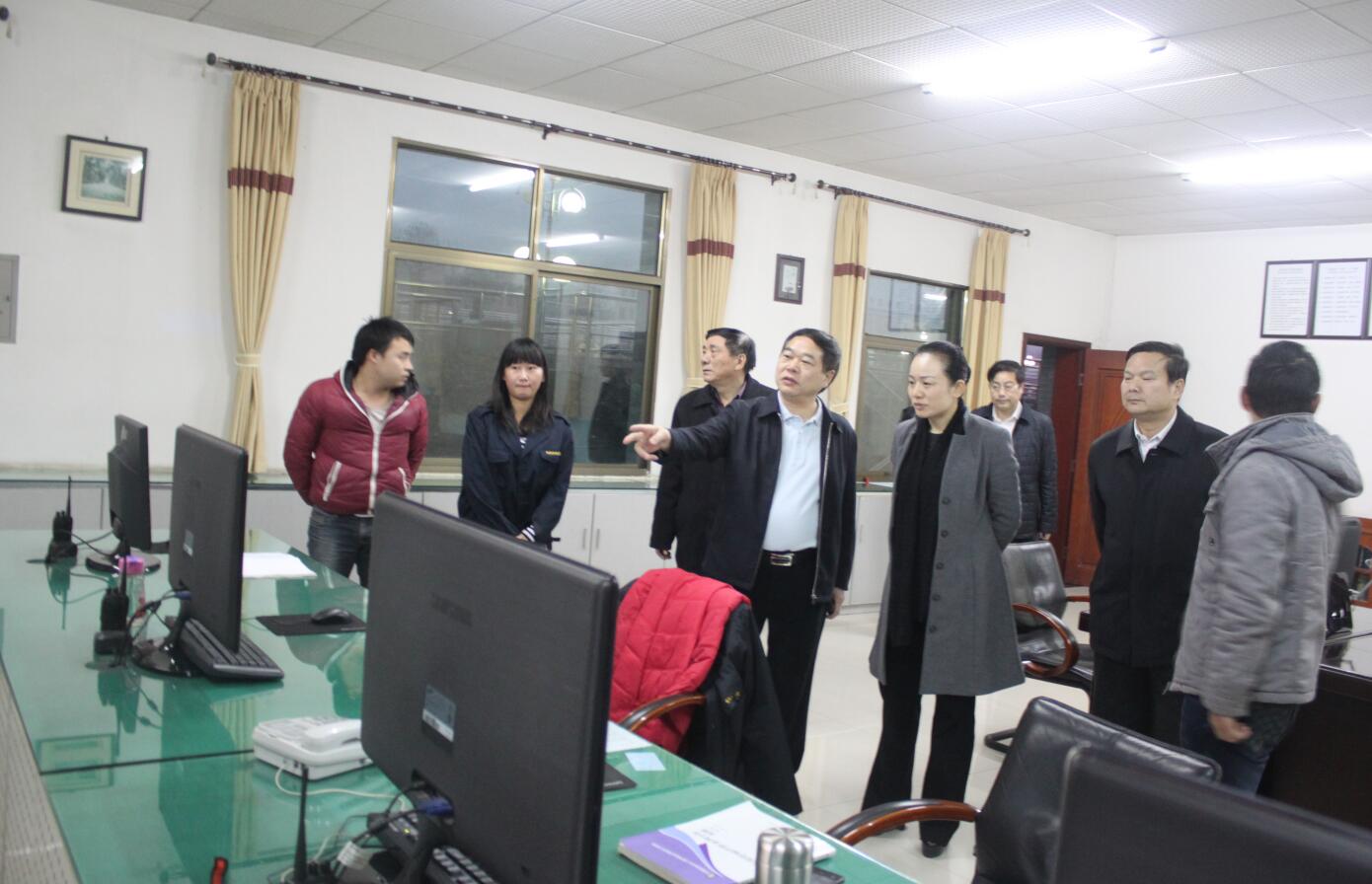 2014年1月，时任怀化市市长李晖莅临开云网页版调研.JPG