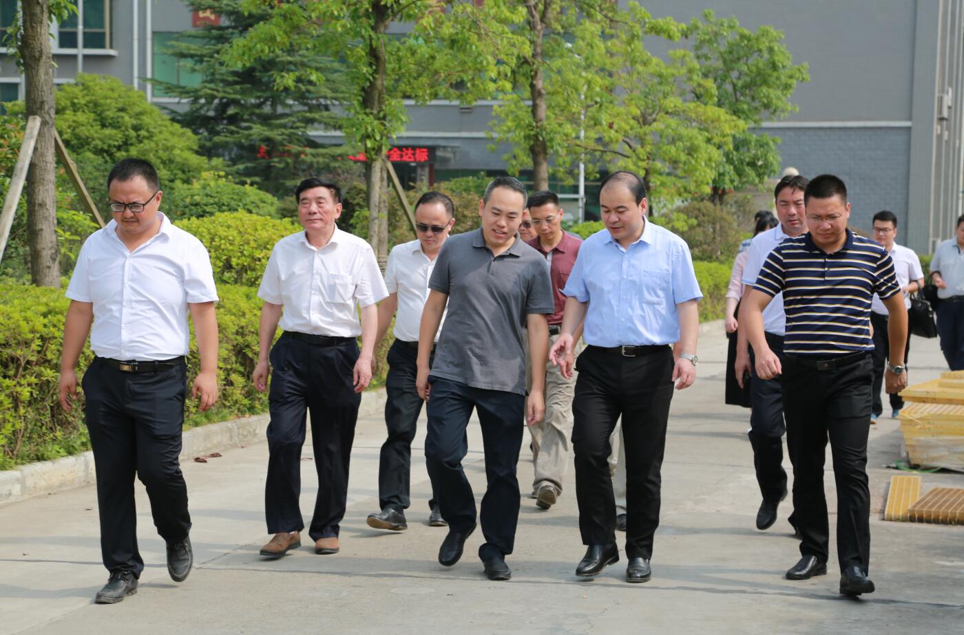 2018年7月，市委常委副市长朱健一行莅临开云网页版指导.JPG